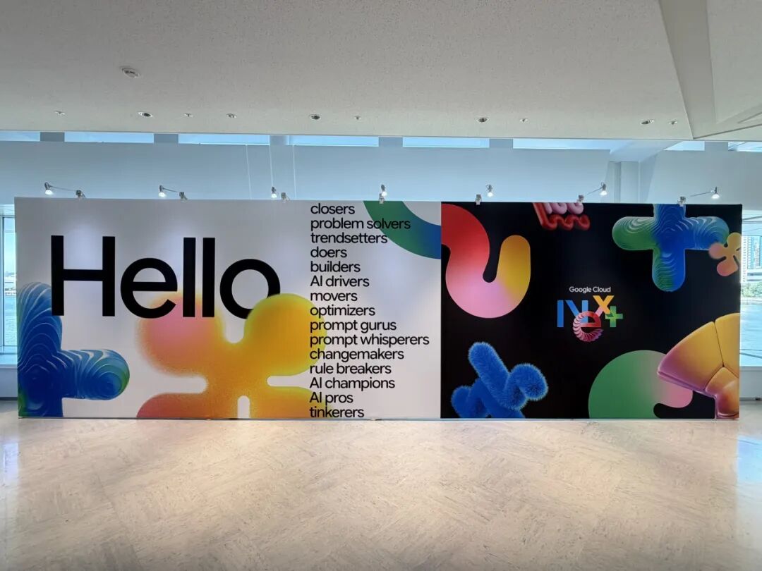 会場に設置されたHelloのウェルカムサイン